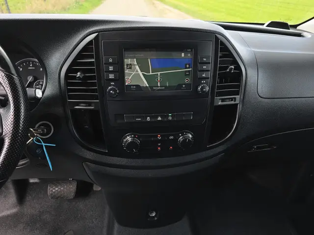 Mercedes-Benz Vito 116 CDI Lang L2 H1 2022 Diesel 15