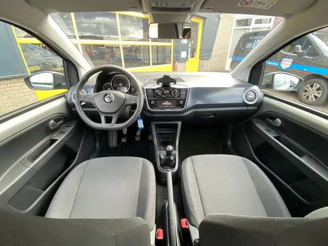 Volkswagen up! 1.0 BMT move up! 2020 Benzine 8