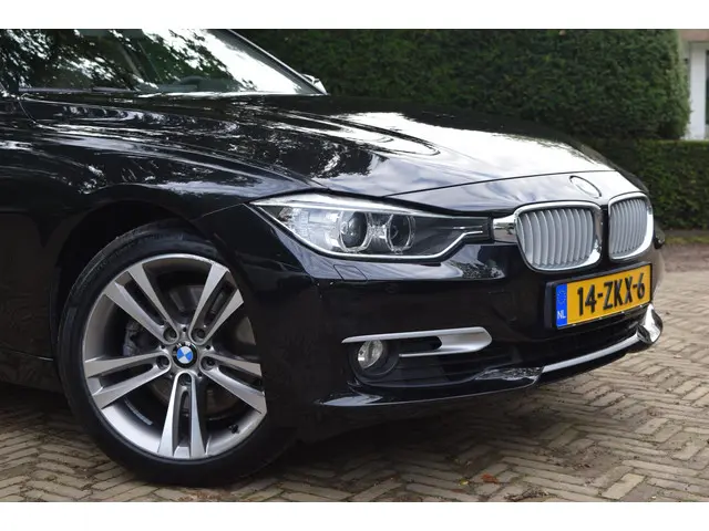 BMW 3 Serie Touring 328i High Executive 2013 Benzine 30