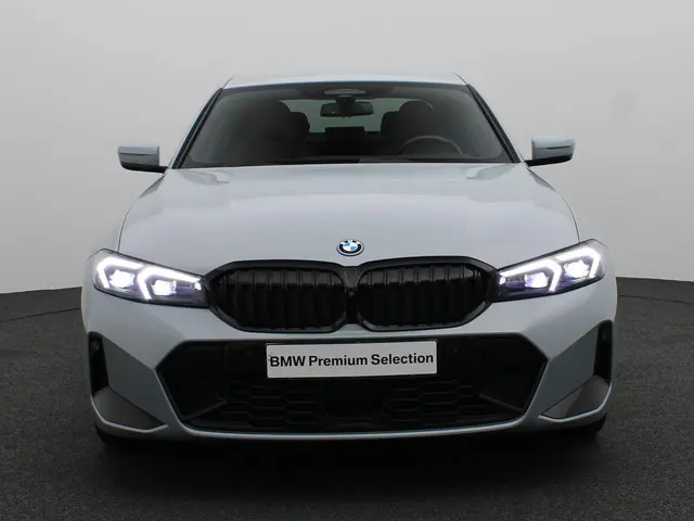 BMW 3 Serie Sedan 330e 2023 Hybride Benzine 3