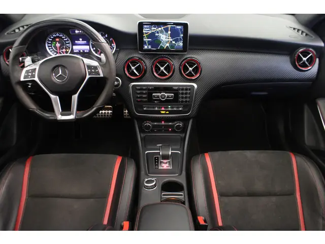 Mercedes-Benz A-Klasse AMG 45 4MATIC 2015 Benzine 8