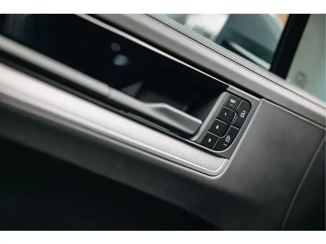 Porsche Cayenne Coupé 3.0 E-Hybrid 2024 Hybride Benzine 32