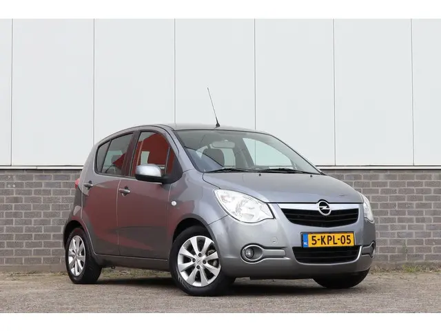 Opel Agila 1.0 Edition 2013 Benzine 3