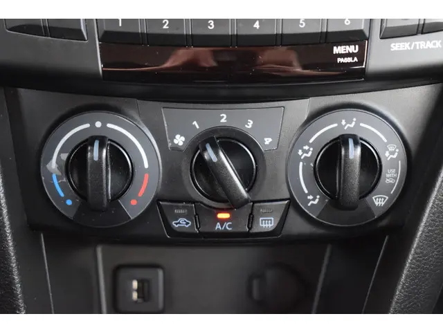 Suzuki Swift 1.2 Bandit EASSS 5Drs 2014 Benzine 11