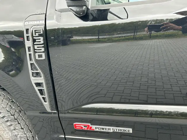 Ford F-350 USA Platinum 2025 Diesel 10