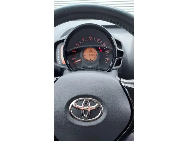 Toyota Aygo 1.0 VVT-i x 2014 Benzine 8