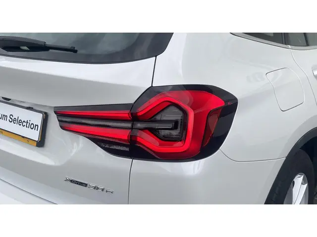BMW X3 xDrive30e High Executive 2021 Hybride Benzine 25
