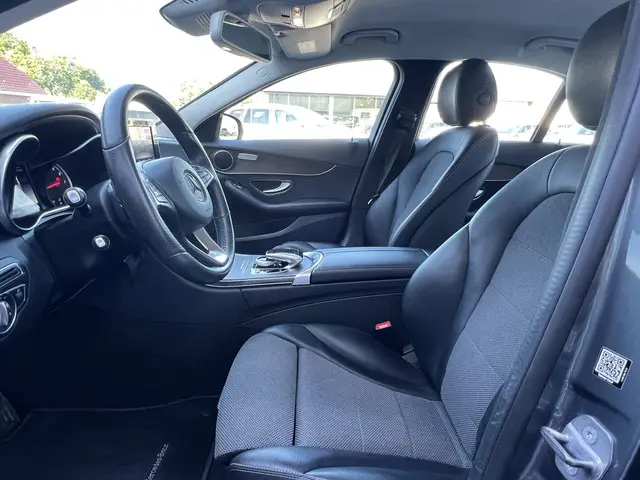 Mercedes-Benz C-Klasse 180 Premium Plus 2018 Benzine 13