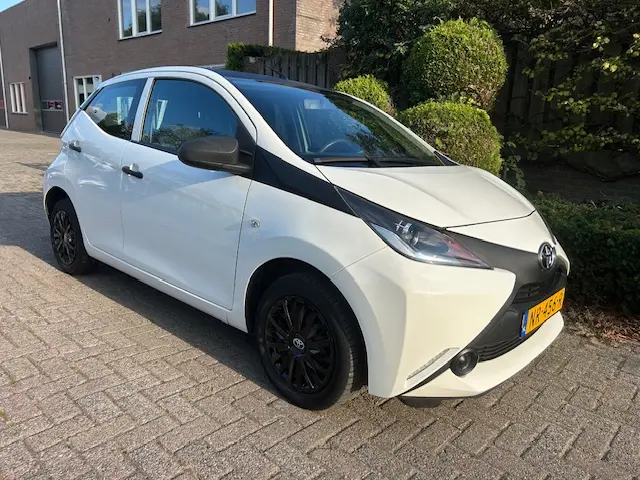 Toyota Aygo 1.0 VVT-i x-now 2017 Benzine 9