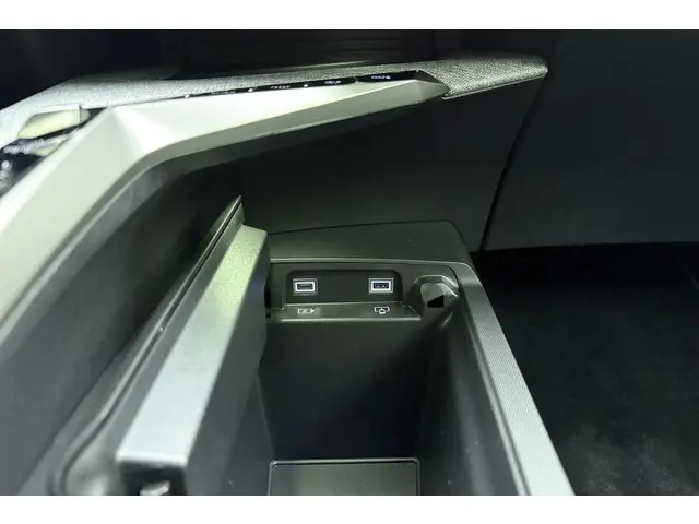 Peugeot 5008 1.2 Hybrid 145 GT 2025 Hybride Benzine 39