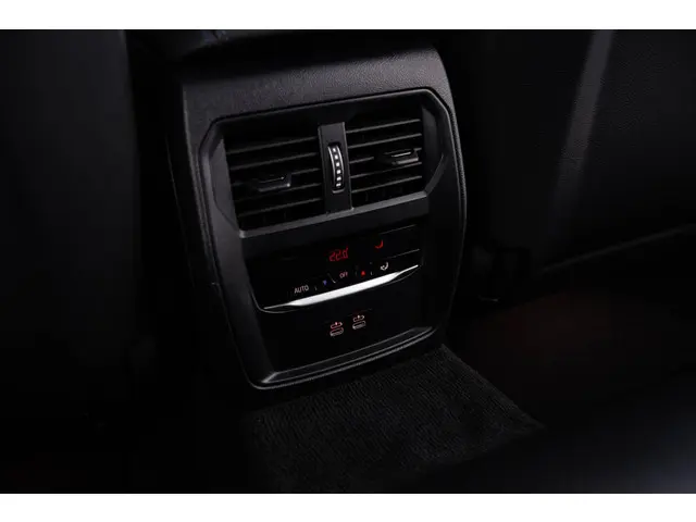 BMW 3 Serie Touring 330e xDrive 2023 Hybride Benzine 53