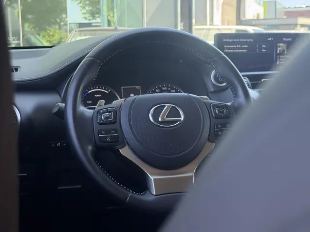 Lexus NX 300h Edition 30 2021 Hybride Benzine 3