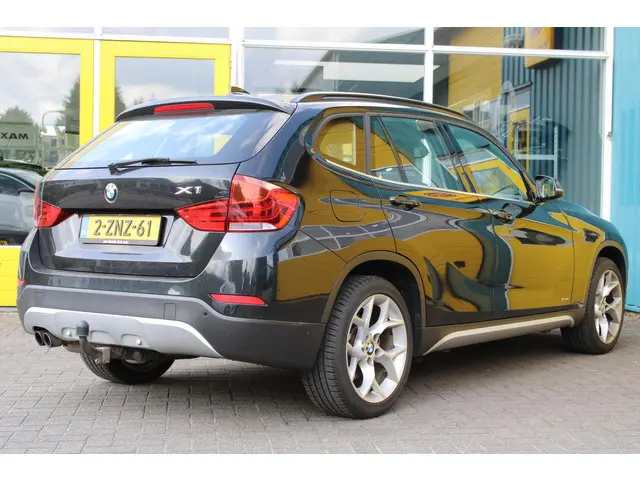 BMW X1 sDrive20i High Executive 2015 Benzine 4