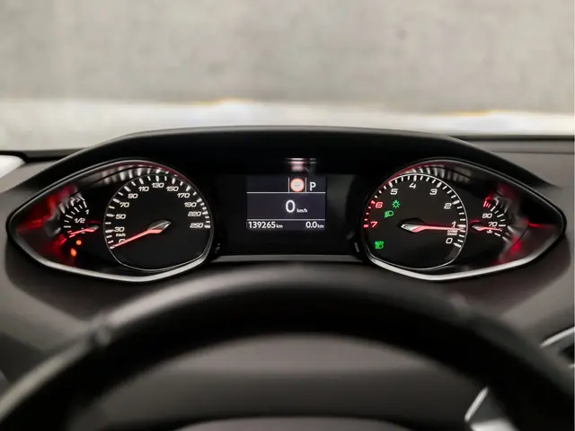 Peugeot 308 1.2 PureTech Sport 2018 Benzine 23