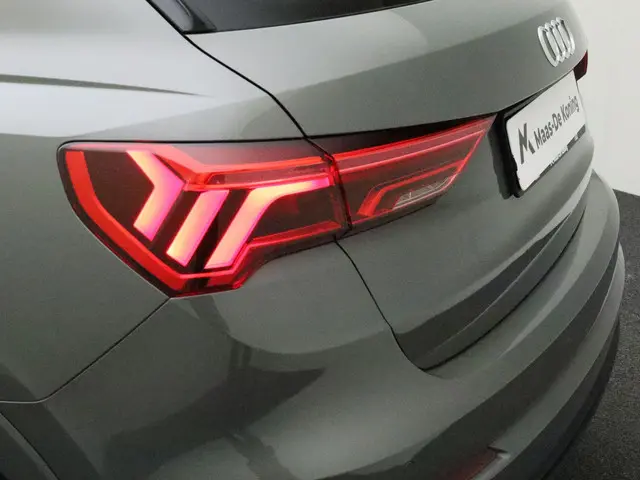 Audi Q3 35 TFSI/150PK S Line 2024 Benzine 32