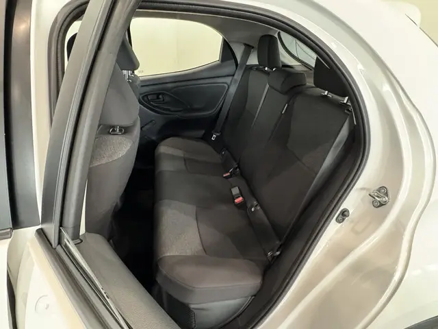 Toyota Yaris 1.5 Hybrid Active 2022 Hybride Benzine 6