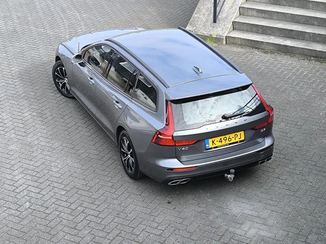 Volvo V60 2.0 B3 Momentum 2021 Hybride Benzine 37