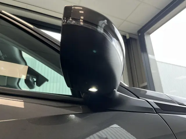 Peugeot 2008 1.2 PureTech Allure Pack 2021 Benzine 37