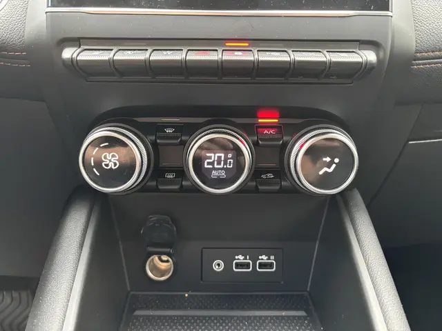 Renault Captur 1.3 mild hybrid 160 iconic 2024 Benzine 13