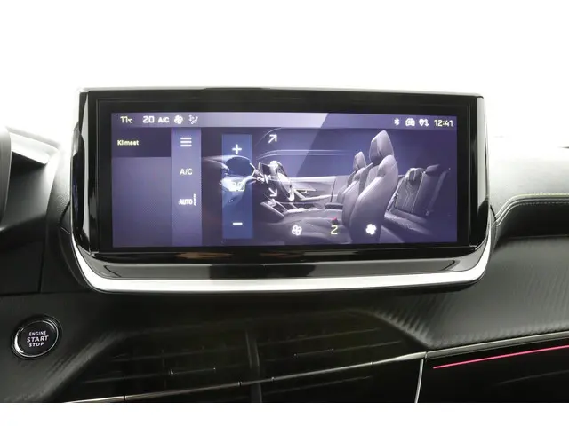 Peugeot 2008 1.2 Hybrid 136 GT 2024 Hybride Benzine 25