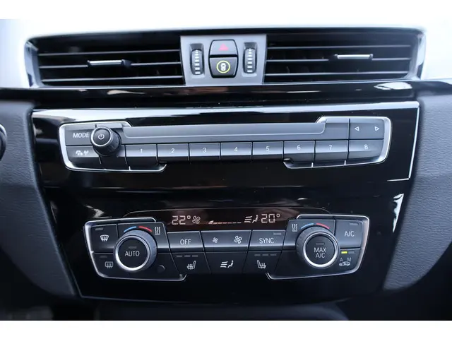 BMW X1 xDrive25e Executive 2021 Hybride Benzine 18