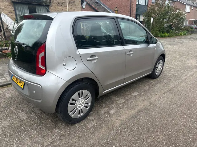Volkswagen up! 1.0 move up! 2013 Benzine 5