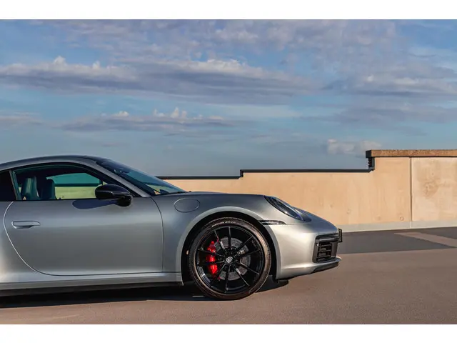 Porsche 911 3.0 Carrera 4S 2021 Benzine 24