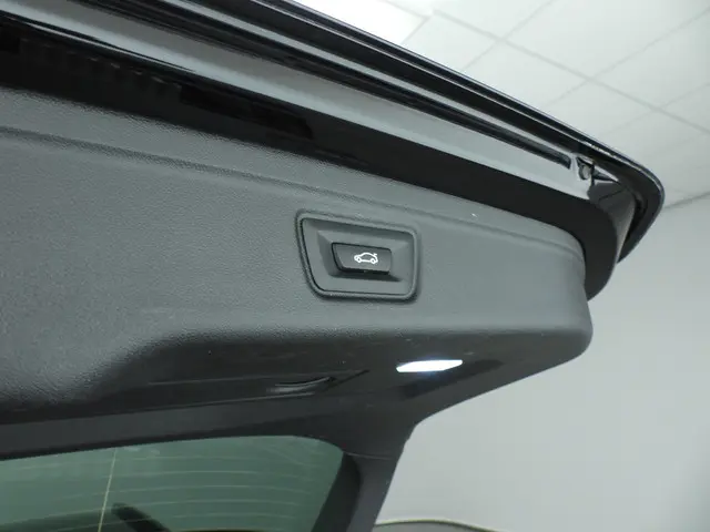 BMW 3 Serie Touring 318i 2022 Benzine 34