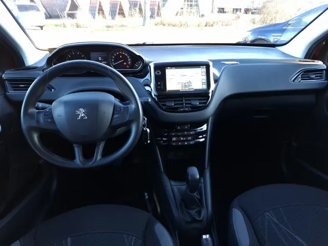 Peugeot 208 1.2 VTi Envy / NAV / CruiseC / CLIMA 2013 Benzine 6