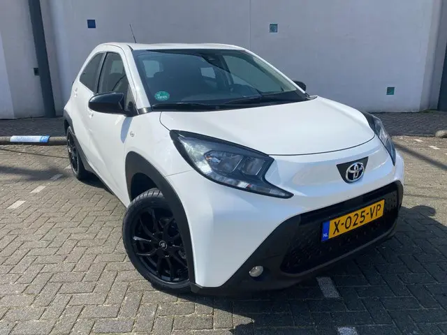 Toyota Aygo X 1.0 VVT-i MT play 2022 Benzine 2
