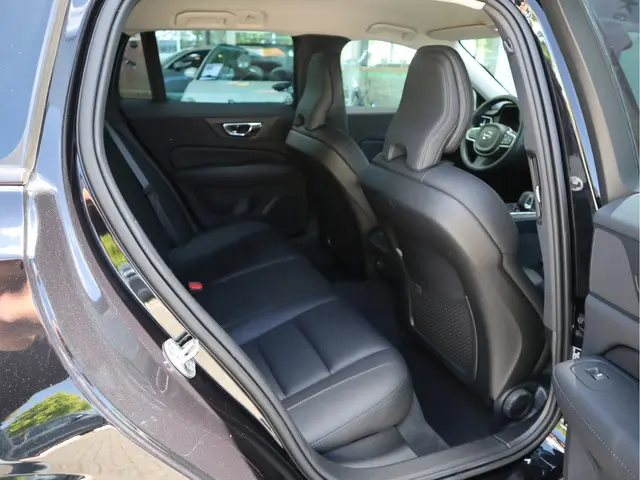 Volvo V60 2.0 B3 Momentum 2022 Benzine 25