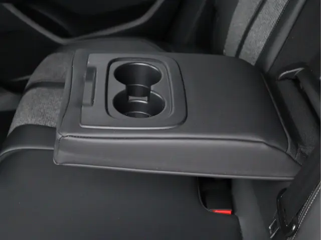 Peugeot 3008 1.6 e-THP Premium 2018 Benzine 27