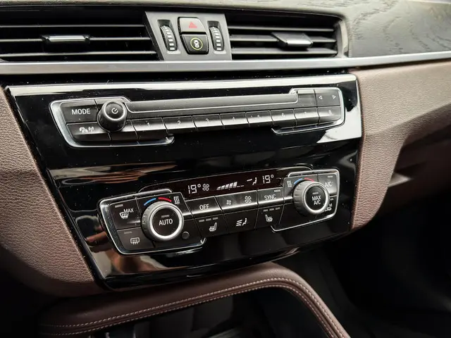 BMW X1 sDrive20i Orange Edition III 2019 Benzine 18