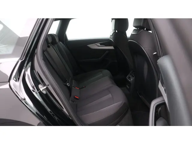 Audi A4 Avant 35 TFSI 150pk Competition 2021 Benzine 27