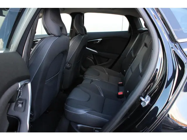 Volvo V40 1.6 T2 Momentum | Panoramadak 2014 Benzine 18