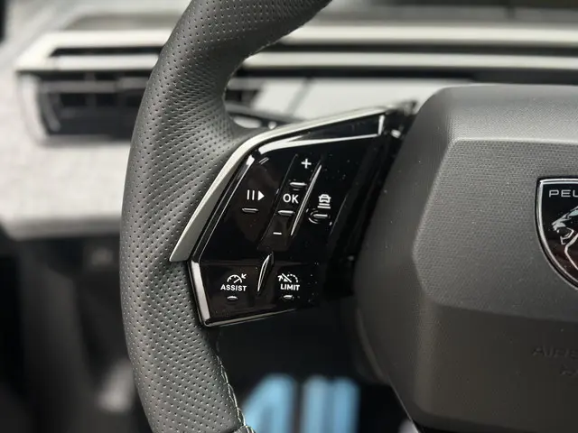 Peugeot 3008 1.2 Hybrid 145 GT 2026 Hybride Benzine 34