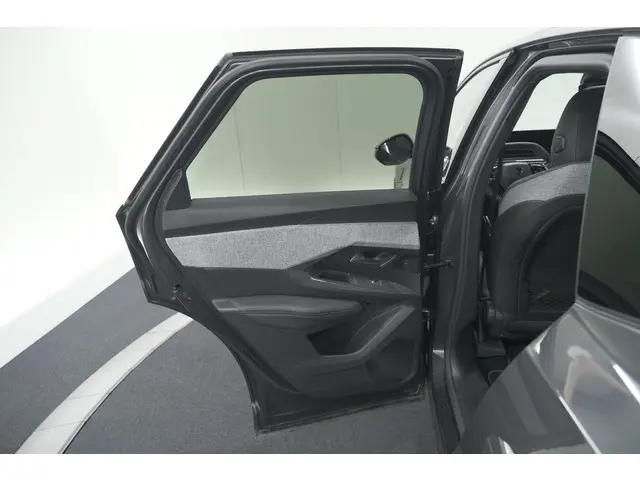 Peugeot 3008 1.2 Hybrid 136 GT 2025 Hybride Benzine 70