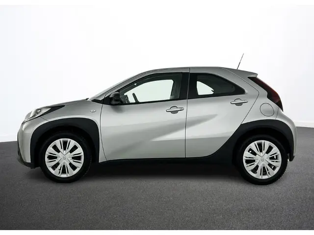 Toyota Aygo X 1.0 VVT-i MT Play 2023 Benzine 2