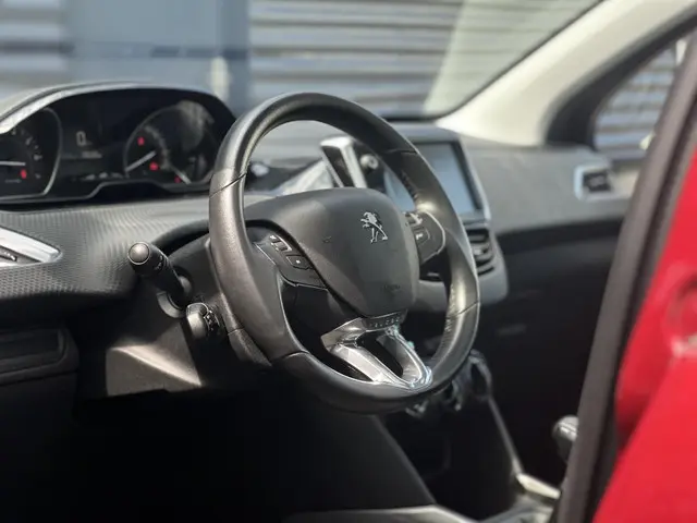 Peugeot 2008 1.2 110pk Blue Lion 2017 Benzine 23