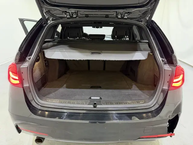 BMW 3 Serie Touring 318i M Sport Aut8 2019 Benzine 34