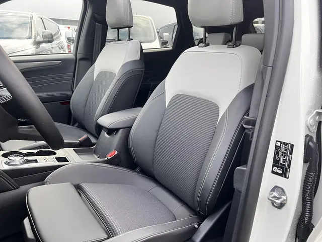 Ford Kuga 2.5 PHEV Sound Edition 2025 Hybride Benzine 12