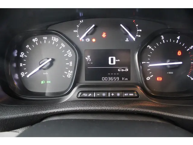 Citroën Jumpy 2.0 BlueHDI L2 2024 Diesel 18