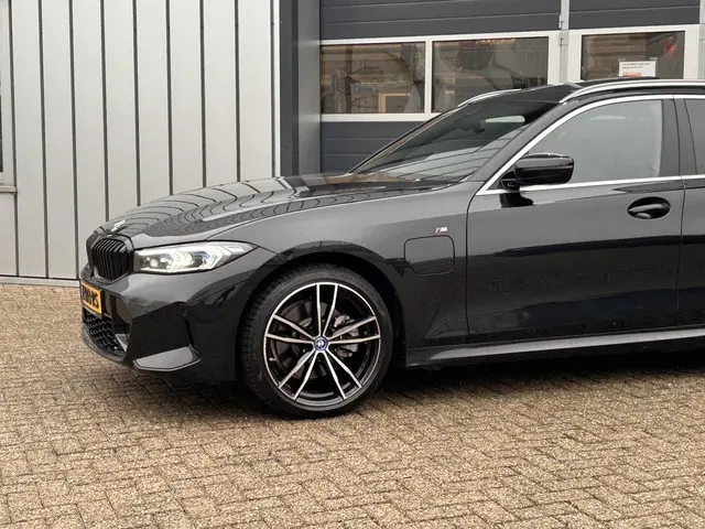 BMW 3 Serie Touring 320e 2024 Hybride Benzine 3
