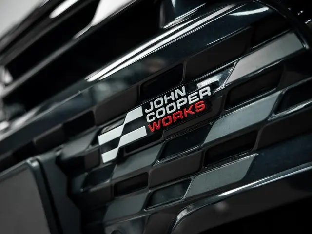 MINI 3-Deurs Cooper C John Cooper Works M 2024 Benzine 30