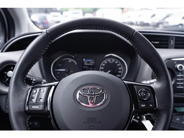 Toyota Yaris 1.5 Hybrid 115 Active 2019 Hybride Benzine 18