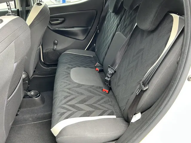 Lancia Ypsilon 0.9 TwinAir Opening Edition 2016 Benzine 11