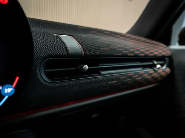 MINI 3-Deurs Cooper C John Cooper Works M 2024 Benzine 27