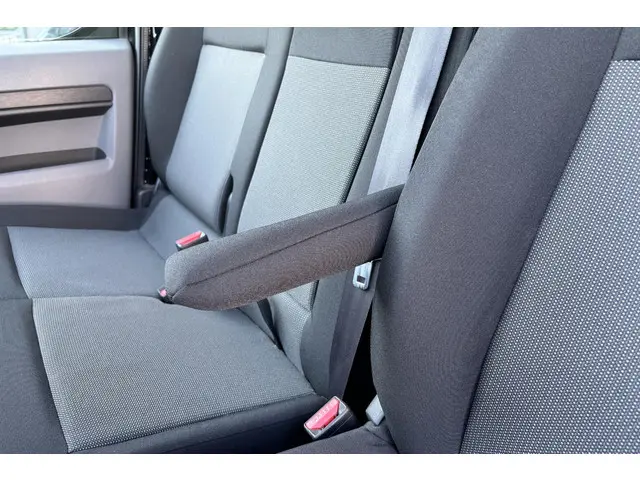 Toyota ProAce Worker 2.0 D-4D Live 2023 Diesel 12