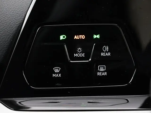 Volkswagen Golf 1.0 eTSI 110PK DSG Life 2023 Benzine 14