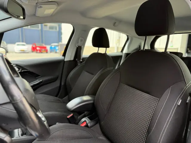 Peugeot 208 1.2 PureTech Allure 2018 Benzine 34